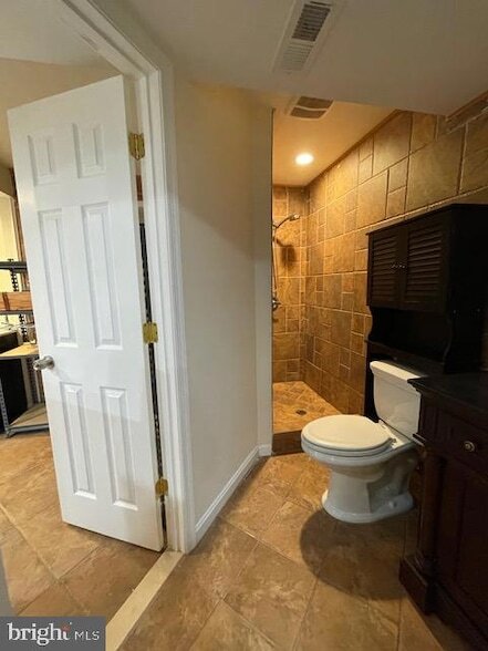 Building Photo - 402 Kojun Ct