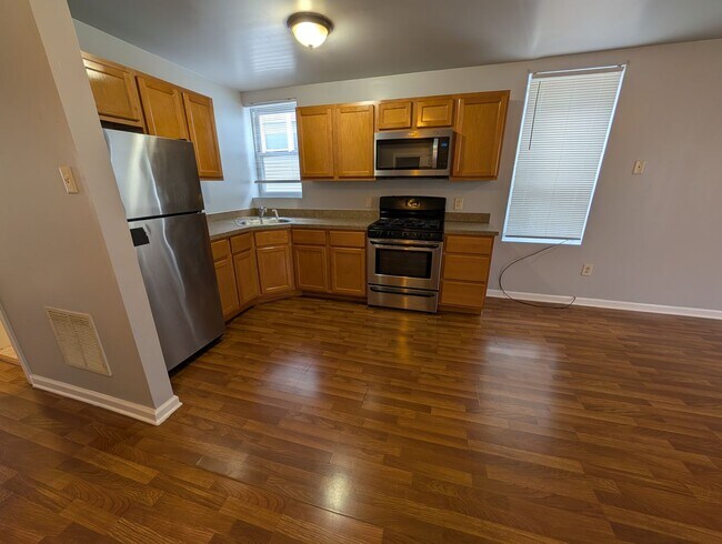 Building Photo - 1346 N 27th St