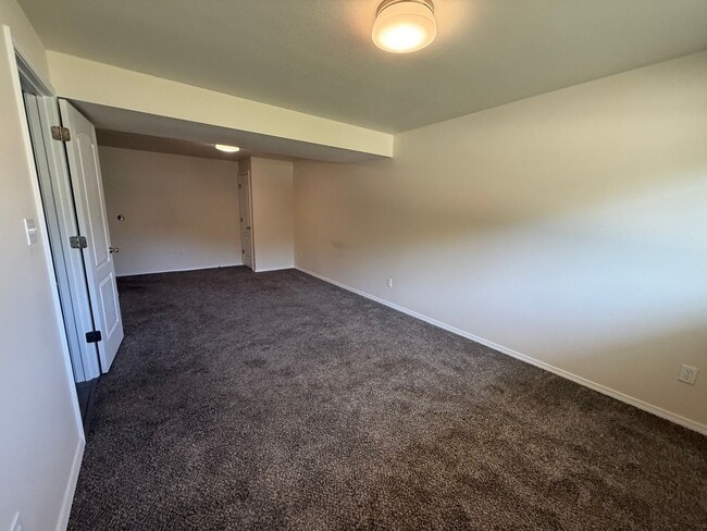 Building Photo - Beautiful 4 Bedroom!