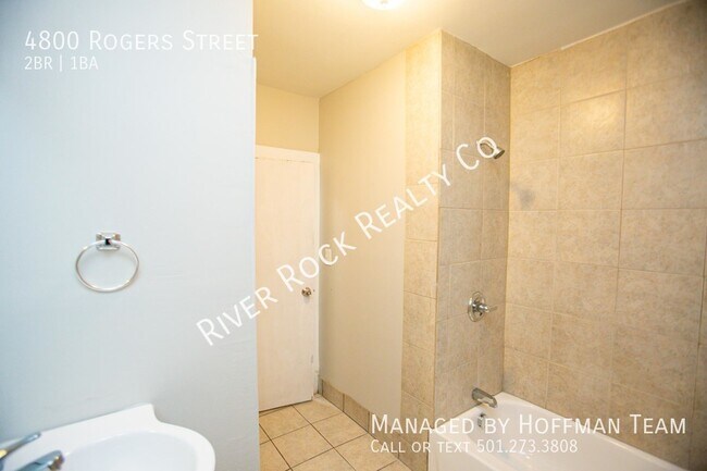 Building Photo - 4800 Rogers St