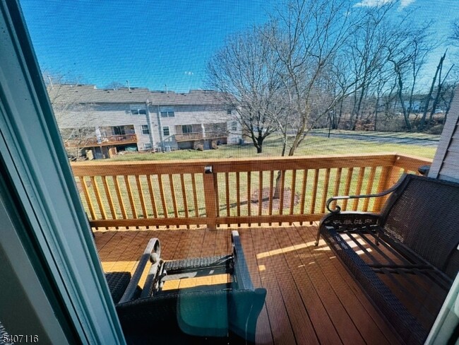 Building Photo - 174 Carson Ct