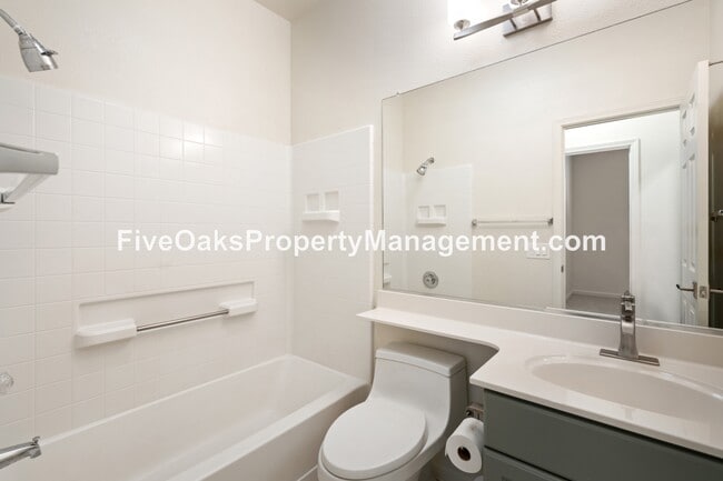 Building Photo - 885 Rathbone Cir