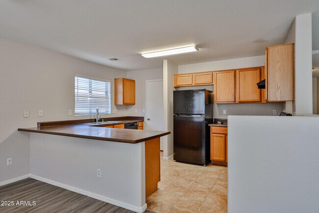 Building Photo - 8605 W Jocelyn Terrace