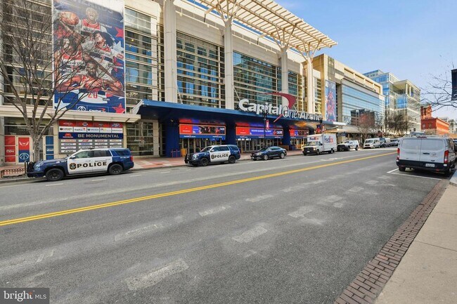 Building Photo - 916 G St NW