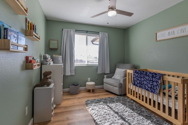 Building Photo - Beautiful 3 Bed 2 Bath - Gorgeous Views & Fenced in Backyard!