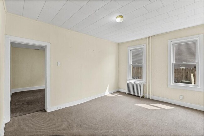 Building Photo - 122 S Davis St
