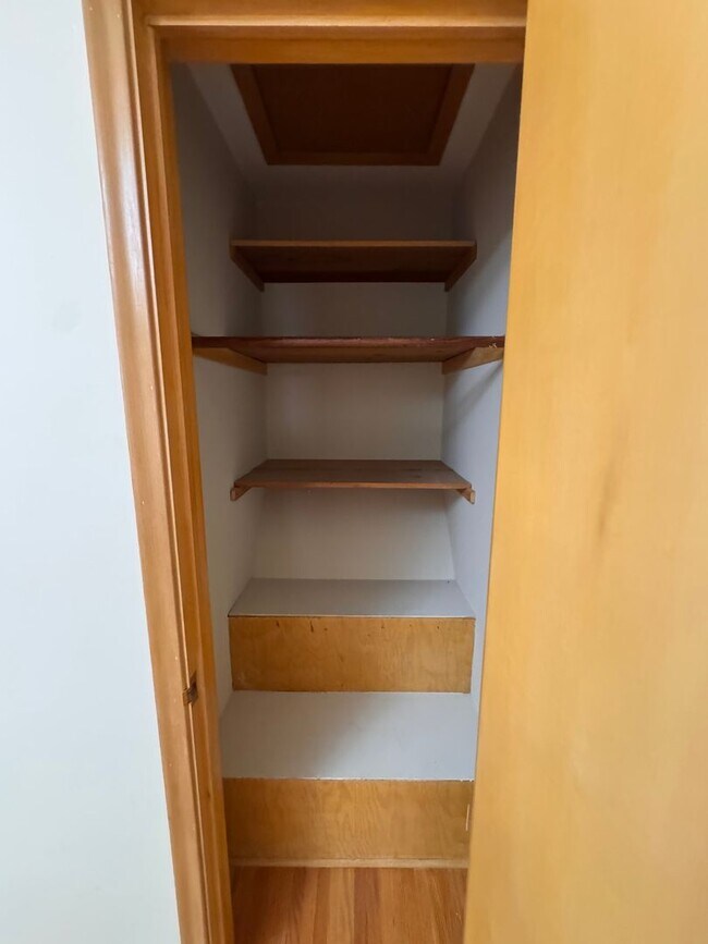Building Photo - AVAILABLE NOW! Gorgeous, Newly Renovated 5...