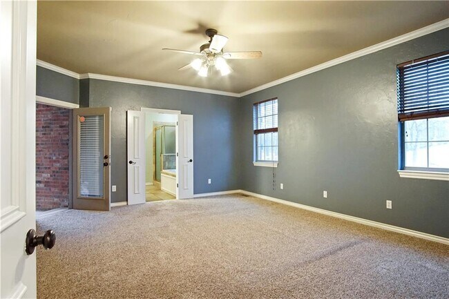 Building Photo - 9417 Forest Dale Dr