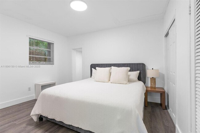 Building Photo - 8220 Hawthorne Ave