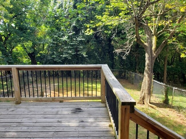 Building Photo - 911 E Rodgers Dr