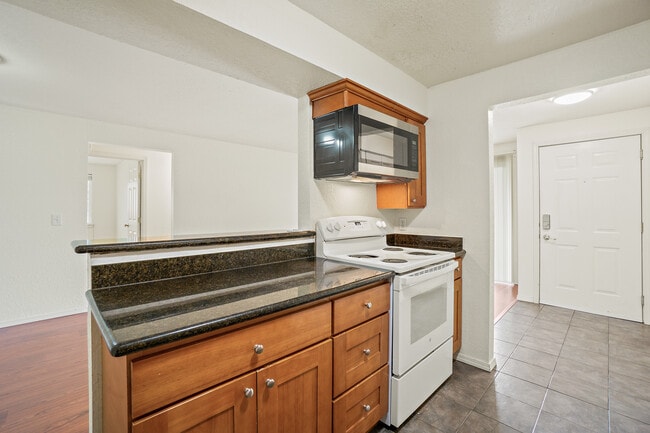 Building Photo - 9494 Redmond - Woodinville Rd NE