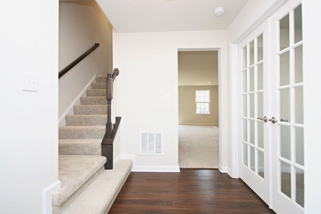 Building Photo - Move-In Ready Riverwood Townhome — Minutes to NGIC, UVA North Fork & CHO Airport