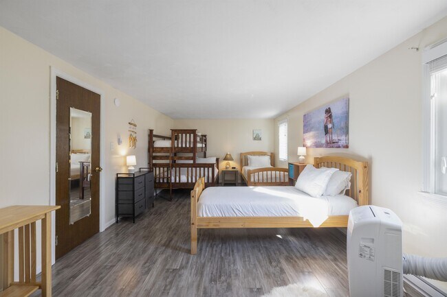 Building Photo - 16 Grasshopper Ln