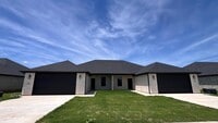 Building Photo - 308 Woodstock Ln