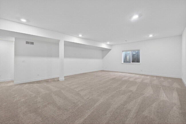 Building Photo - 6311 Stable View St