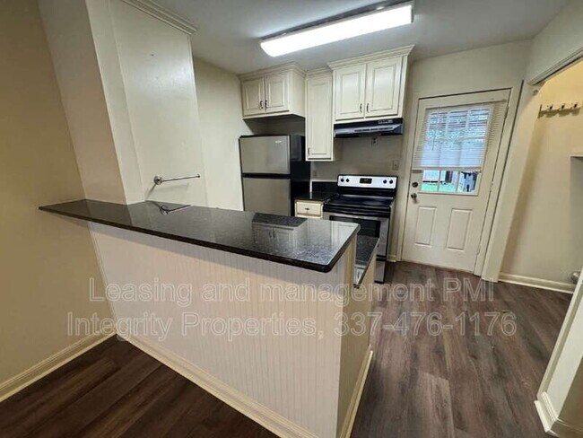 Building Photo - 2419 Robley Dr