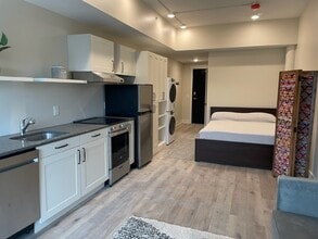 Building Photo - Beautiful Studio and One Bedrooms West Grand Neighborhood