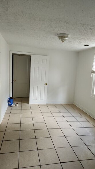 Building Photo - 3547 Beechgrove Rd