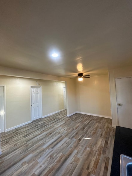 Building Photo - 1129 E 103rd St