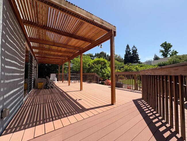 Building Photo - Charming Palo Alto Home with Beautiful Lan...