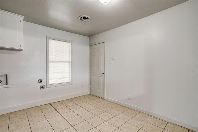 Building Photo - 109 NE Cindy Ln