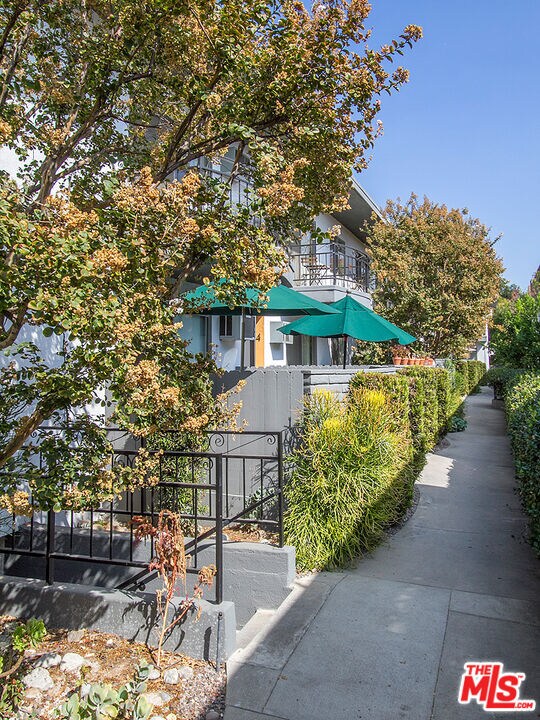 Building Photo - 450 S Los Robles Ave