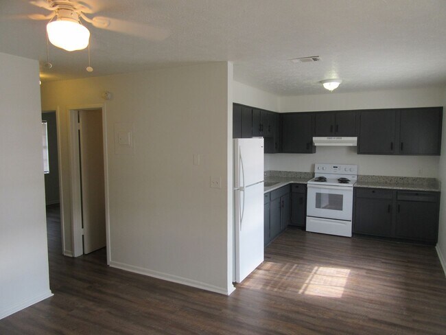 Building Photo - 2814 N Panama Ave