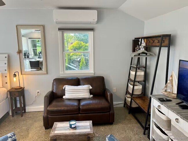 Building Photo - 414 Pequot Ave