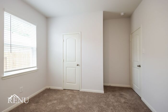 Building Photo - 10482 Sweetwater Creek Dr