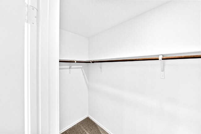 Building Photo - Charming 3-Bedroom Haven with 2 Full Baths