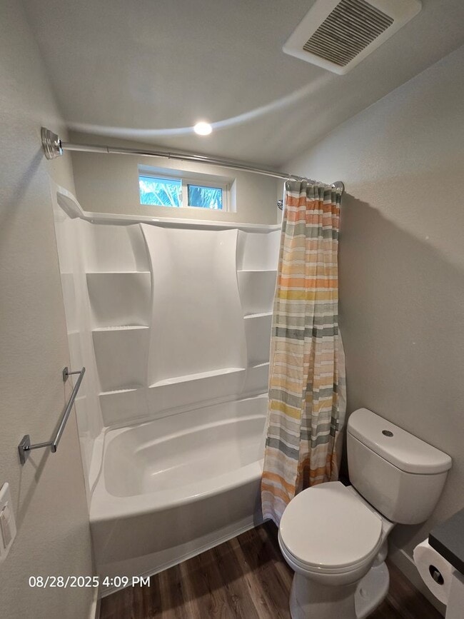 Building Photo - HAMILTON600