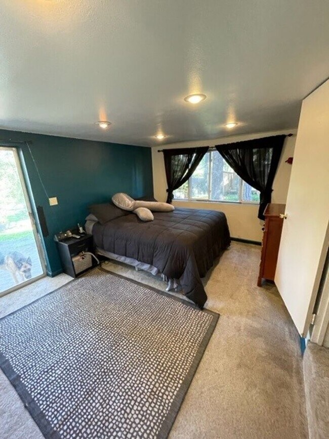 Building Photo - Charming pet friendly home available for a...