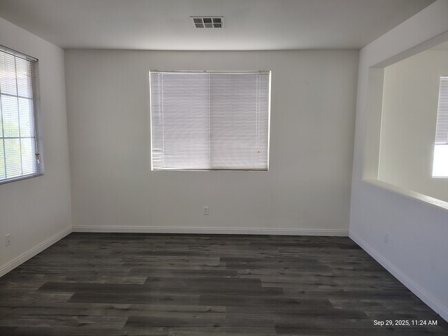 Building Photo - 5526 Cresent Valley St