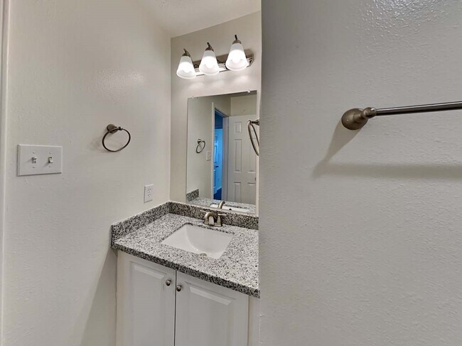 Building Photo - 1802 Oak Valley Dr