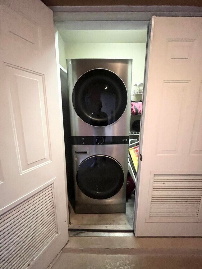 Building Photo - 8919 Sandshot Ct