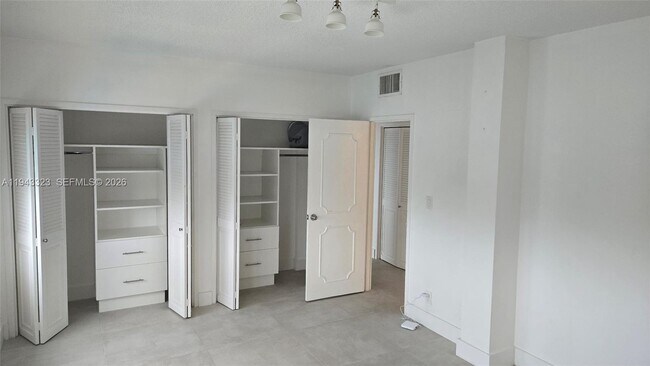 Building Photo - 9381 E Bay Harbor Dr