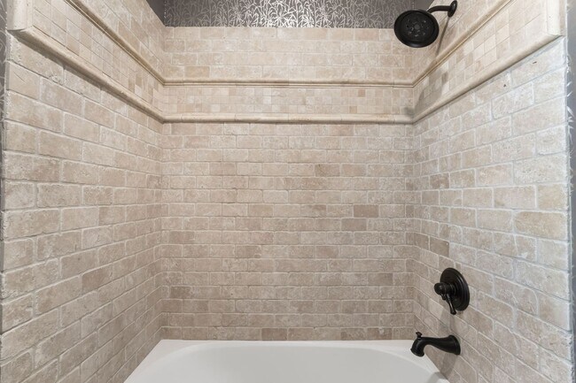 Building Photo - Elegant model home at Club Madeira!