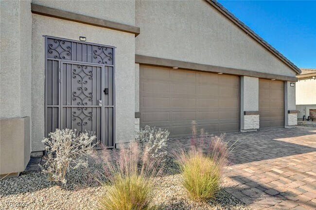 Building Photo - 3791 McLeod Dr