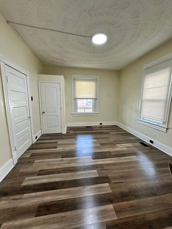 Building Photo - 127 Poplar Ave