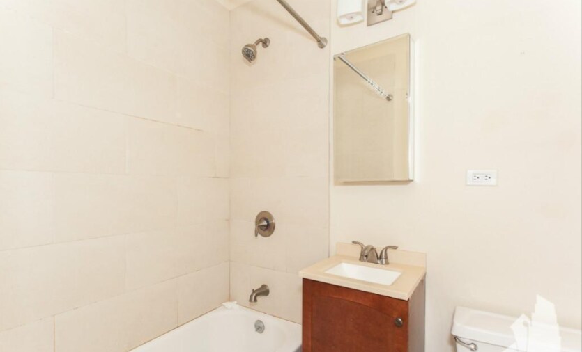 Building Photo - 4725 N Leavitt St