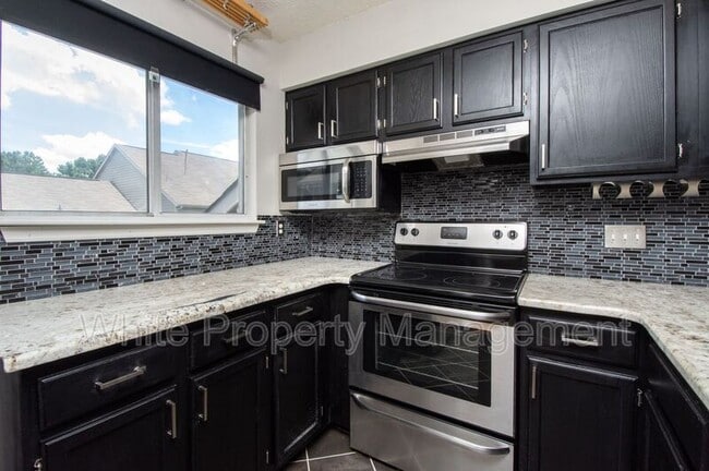 Building Photo - 2555 Stockbridge Dr