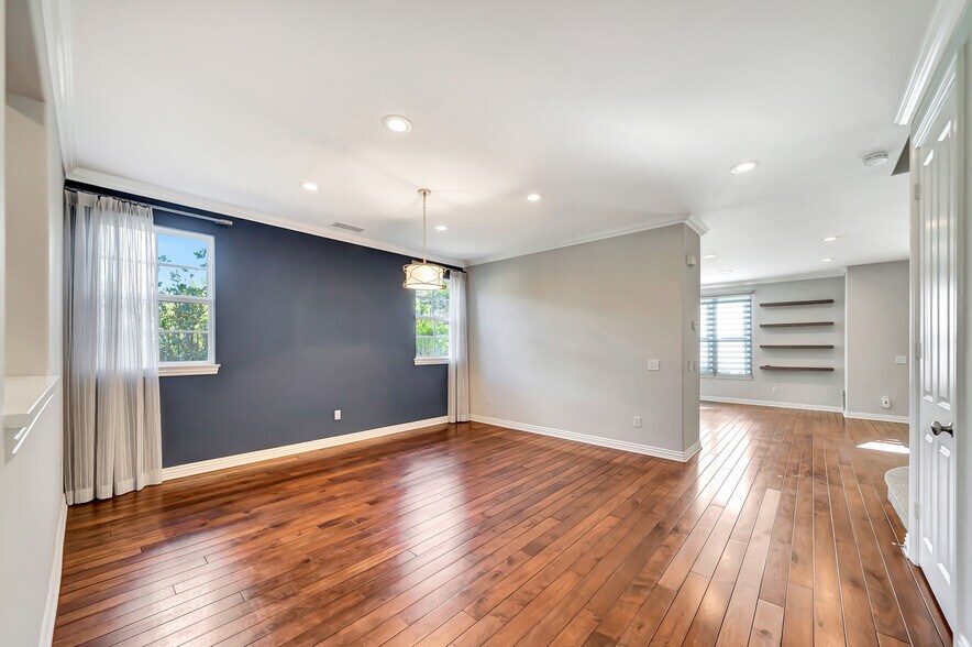 Building Photo - 4694 Luna Ct