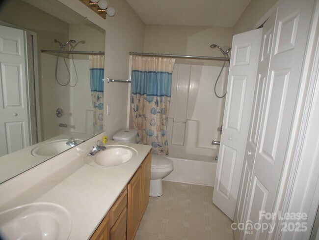 Building Photo - 10116 Forest Landing Dr