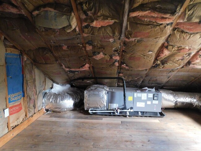 Building Photo - Price Reduced!! Fantastic mix of charm and updates!