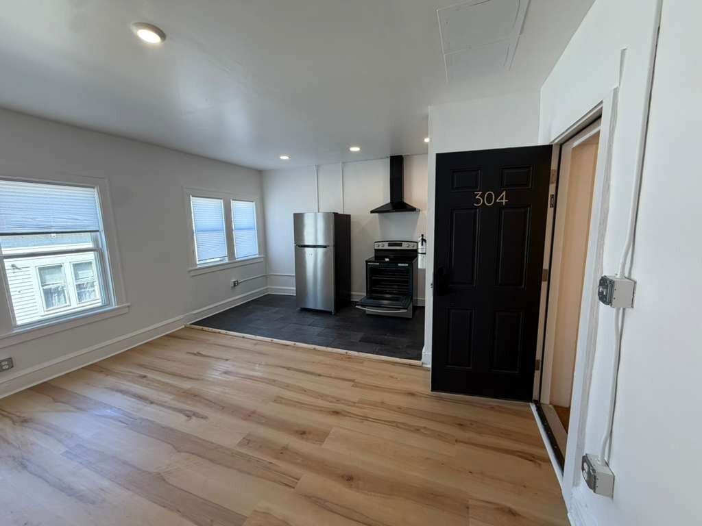 Building Photo - 1384 W 83rd St