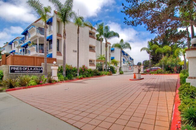 Building Photo - La Jolla Pines- Top Level 2 Bed/2 Ba Available Now!!
