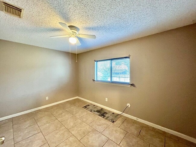 Building Photo - 3BED/2BATH Home For Rent Near Steubing Ranch! Available Now!