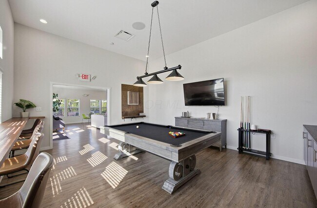 Building Photo - 933 Persimmon Ln