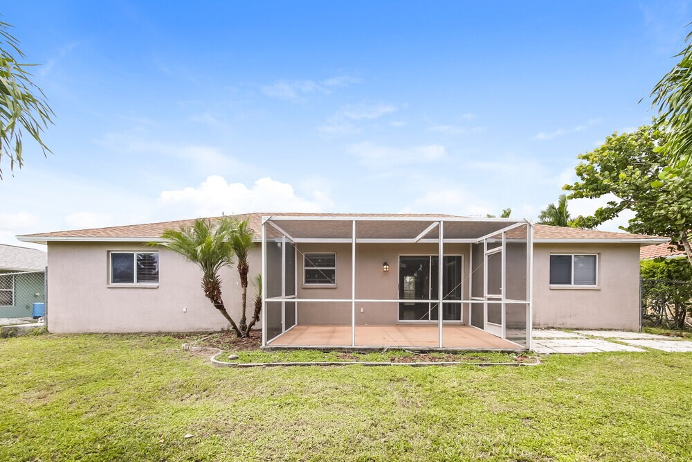 Building Photo - 1726 SW 22nd St