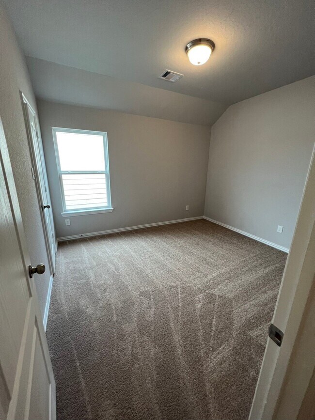 Building Photo - 15446 Islandview Ln